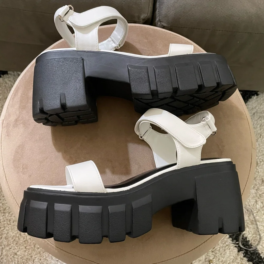 NWB Madden Girl Grandy‎ Chunky Platform Sandals - 9.5